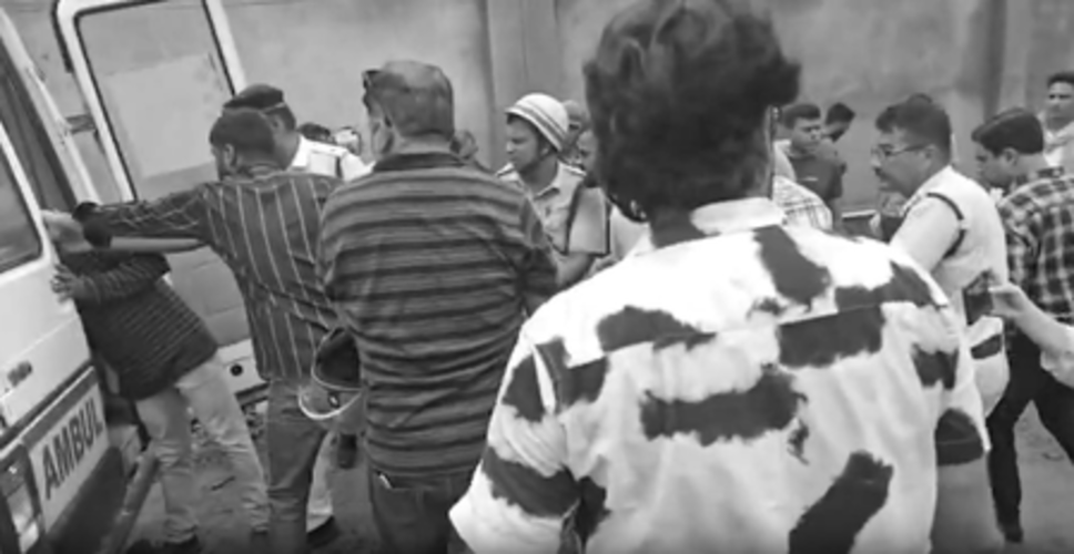 कोलकाता : तारातला में निर्माणाधीन गोदाम की छत ढही, कई मजदूर मलबे में फंसे