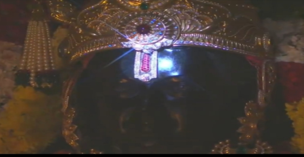 अयोध्या : अभिजीत मुहूर्त में रामलला का दिव्य &lsquo;सूर्य तिलक&rsquo;,श्रद्धालु भावविभोर