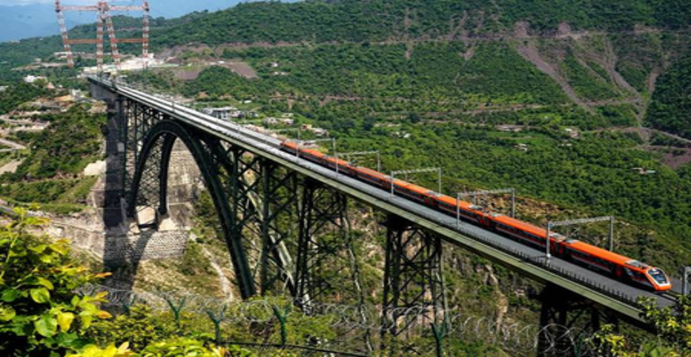 वित्त वर्ष 2026 में वंदे भारत एक्सप्रेस से 4 करोड़ यात्रियों ने किया सफर, 34 प्रतिशत की वृद्धि