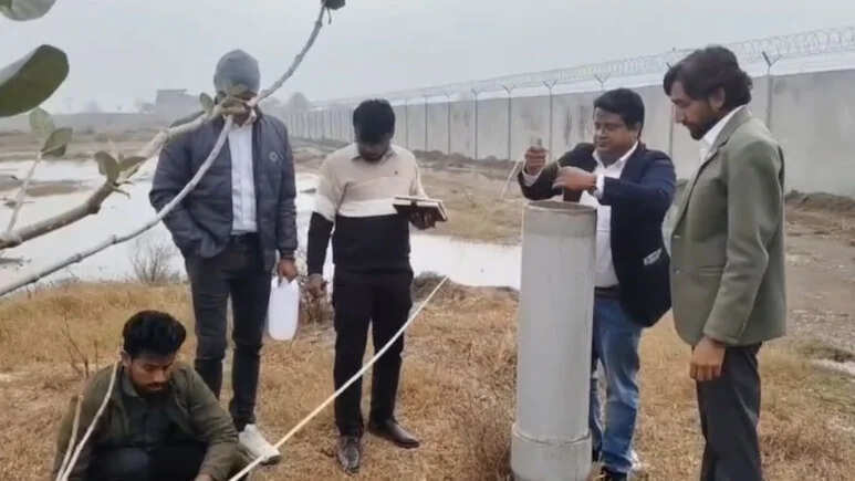 हनुमानगढ़ एथेनॉल फैक्ट्री विवाद: कमेटी ने सुनी किसानों की शिकायतें, परिसर से लिए सैंपल