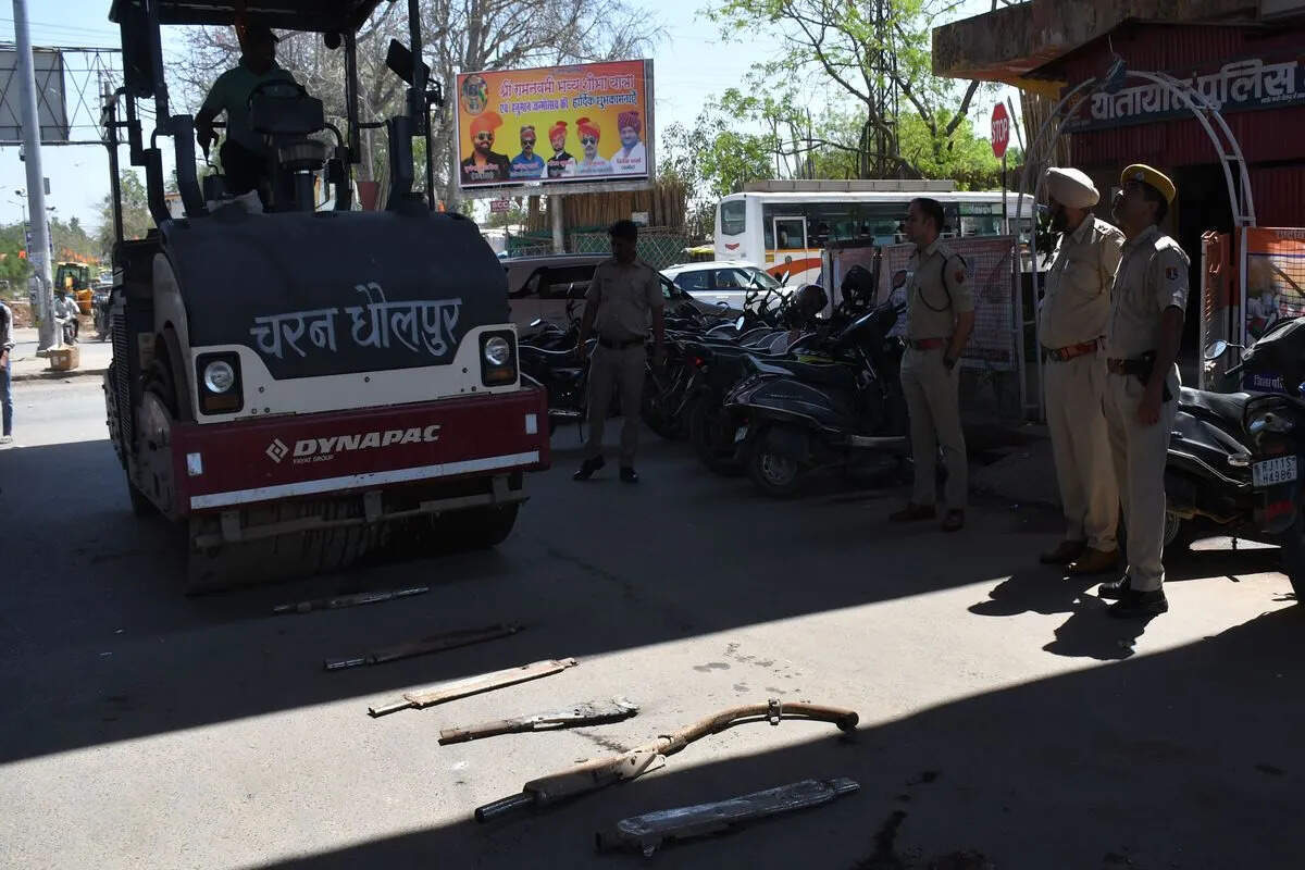 तेज आवाज करने वाले मॉडिफाइड बाइक्स पर पुलिस सख्त, कई वाहन जब्त