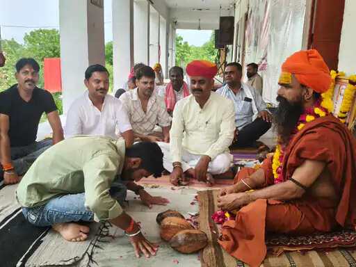 राजसमंद के 700 साल पुराने आश्रम में गुरु पूर्णिमा पर उमड़ा आस्था का सैलाब, चेतननाथ महाराज के दर्शन को लगी लंबी कतार
