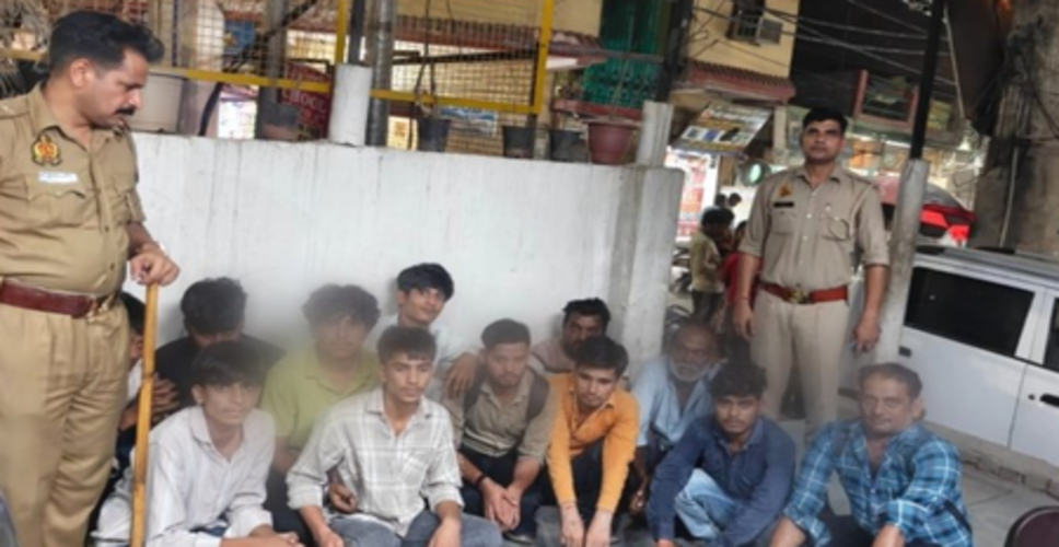 ग्रेटर नोएडा: सार्वजनिक स्थानों पर शराब पीने वालों के खिलाफ पुलिस का बड़ा अभियान, 366 लोगों पर कार्रवाई