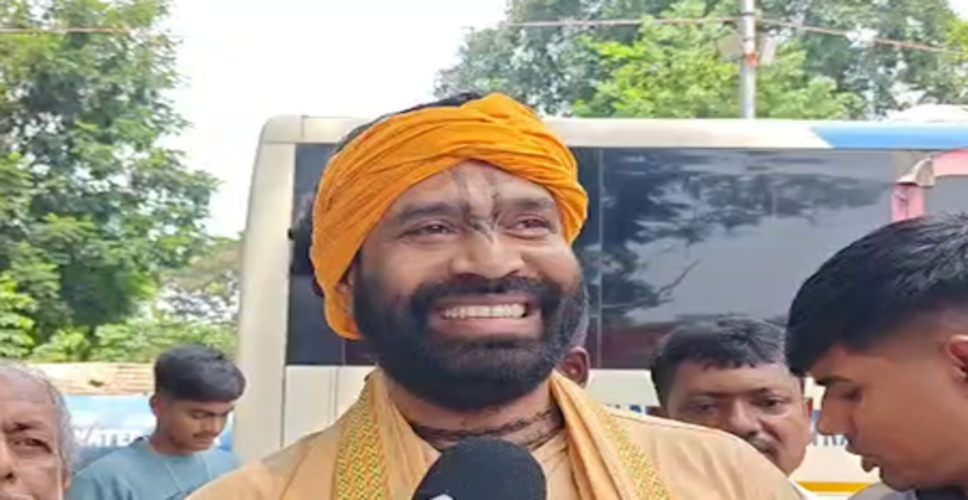 हिरण्मय महाराज ने इमाम-पुरोहित भत्ता बंद करने के फैसले का किया समर्थन, सरकार की सराहना की