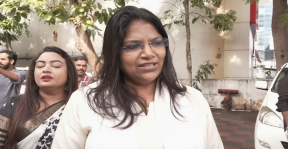 'लोग वर्क फ्रॉम होम करें और पीएम घूमने में व्यस्त', मेलोनी को टॉफी गिफ्ट किए जाने पर भड़कीं जेबी मैथर