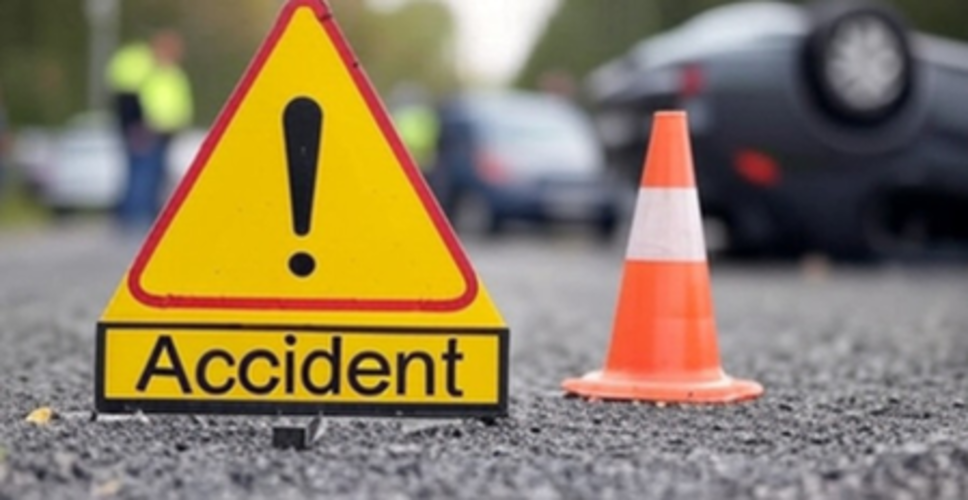 दिल्ली: शकरपुर में कार ने ऑटो-रिक्शा को टक्कर मारी, कोई घायल नहीं, ड्राइवर की तलाश