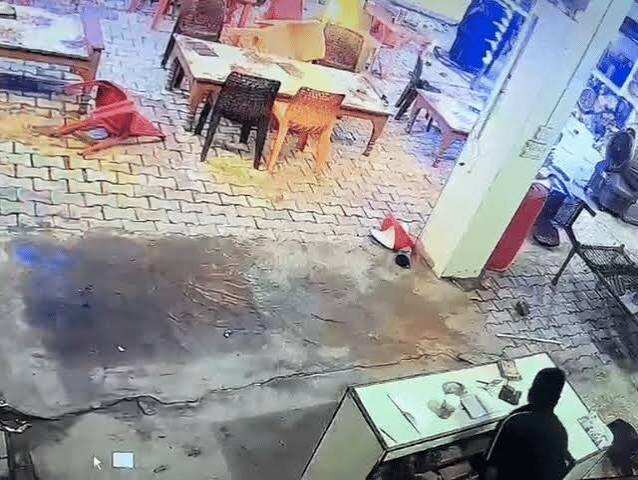 ढाबे पर शराब पीने से रोका तो बदमाशों का हमला, लाठी-डंडों से की तोड़फोड़; VIDEO वायरल