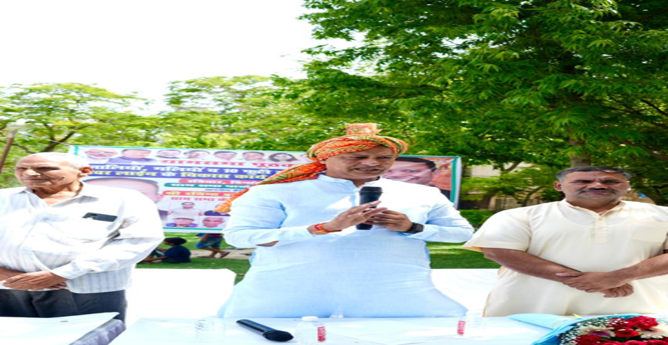 दिल्ली के मंत्री रविंदर इंद्रराज सिंह ने बवाना में परियोजनाओं का उद्घाटन किया