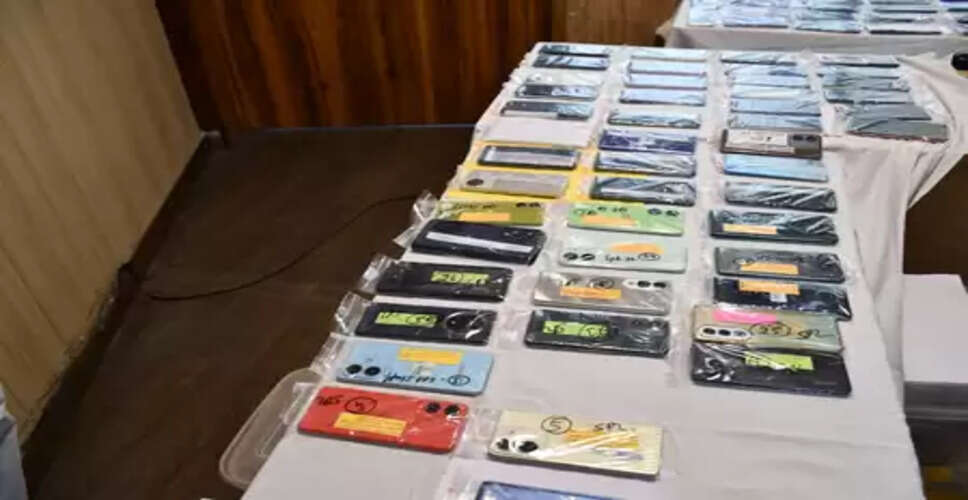 दिल्ली पुलिस ने 160 से अधिक चोरी हुए मोबाइल फोन मालिकों को लौटाए, बढ़ा भरोसा