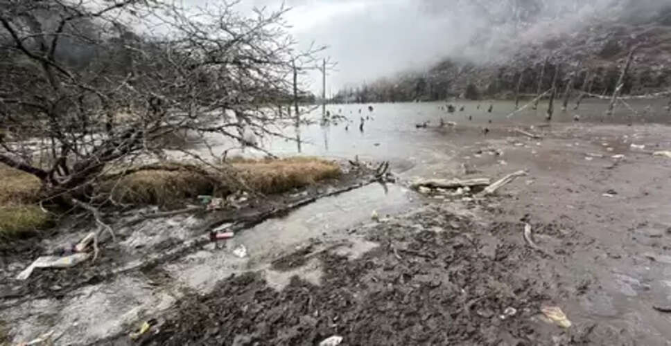 सिल्ट और कूड़े‑कचरे से खतरे में सुंदर झील सांगेत्सर त्सो का भविष्य, तुरंत एक्शन की मांग