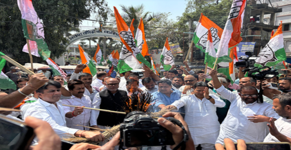 बिहार कांग्रेस ने एनडीए सरकार के खिलाफ किया विरोध-प्रदर्शन, 'लोकतंत्र की हत्या' का लगाया आरोप