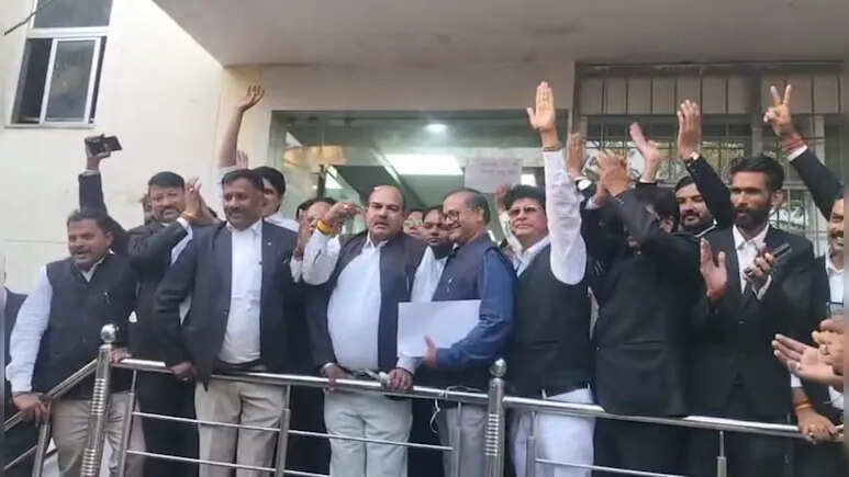 जयपुर में पहले की तरह जारी रहेगी सासाइटी पट्टों की रजिस्ट्री, वकीलों से वार्ता के बाद DIG देवेंद्र जैन का बड़ा ऐलान