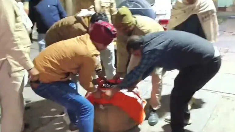 टोंक में खुदाई में मिले रहस्यमयी घड़े का खुलासा, नकली सोने की ईंट के साथ दो गिरफ्तार