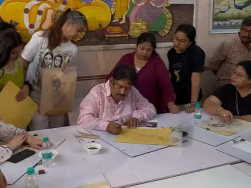 लुप्त होती ढूंढाड़ी कलम को बचाने की पहल, नई पीढ़ी को सिखाई जा रही जयपुर शैली की पारंपरिक चित्रकला