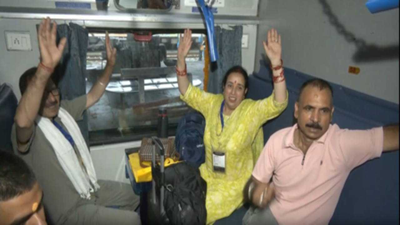 जम्मू से सोमनाथ के लिए पहली विशेष ट्रेन रवाना, श्रद्धालुओं में रहा उत्साह