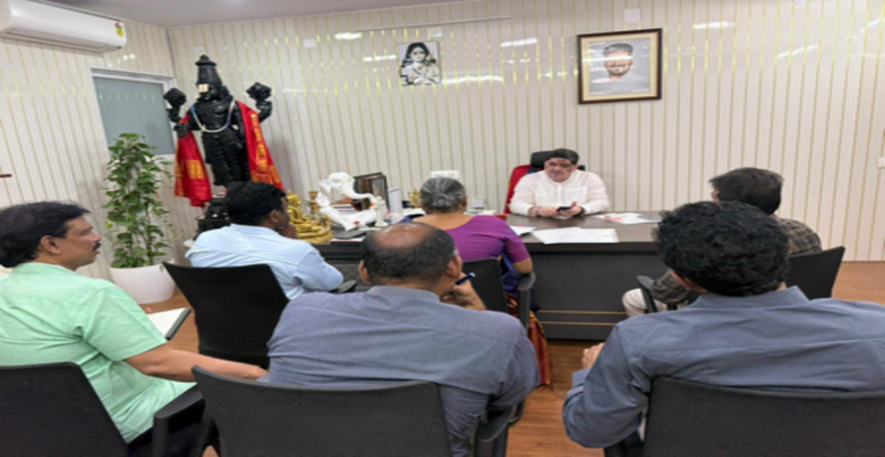 हैदराबाद: पिछड़ा वर्ग कल्याण योजनाओं की समीक्षा बैठक, मंत्री पोन्नम प्रभाकर ने अधिकारियों को दिए निर्देश