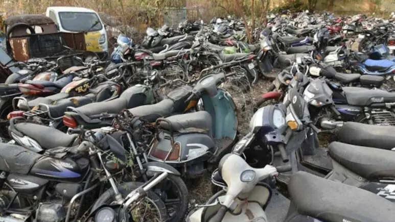 लावारिस वाहनों के निस्तारण पर हाईकोर्ट सख्त, राज्य सरकार से मांगी विस्तृत रिपोर्ट