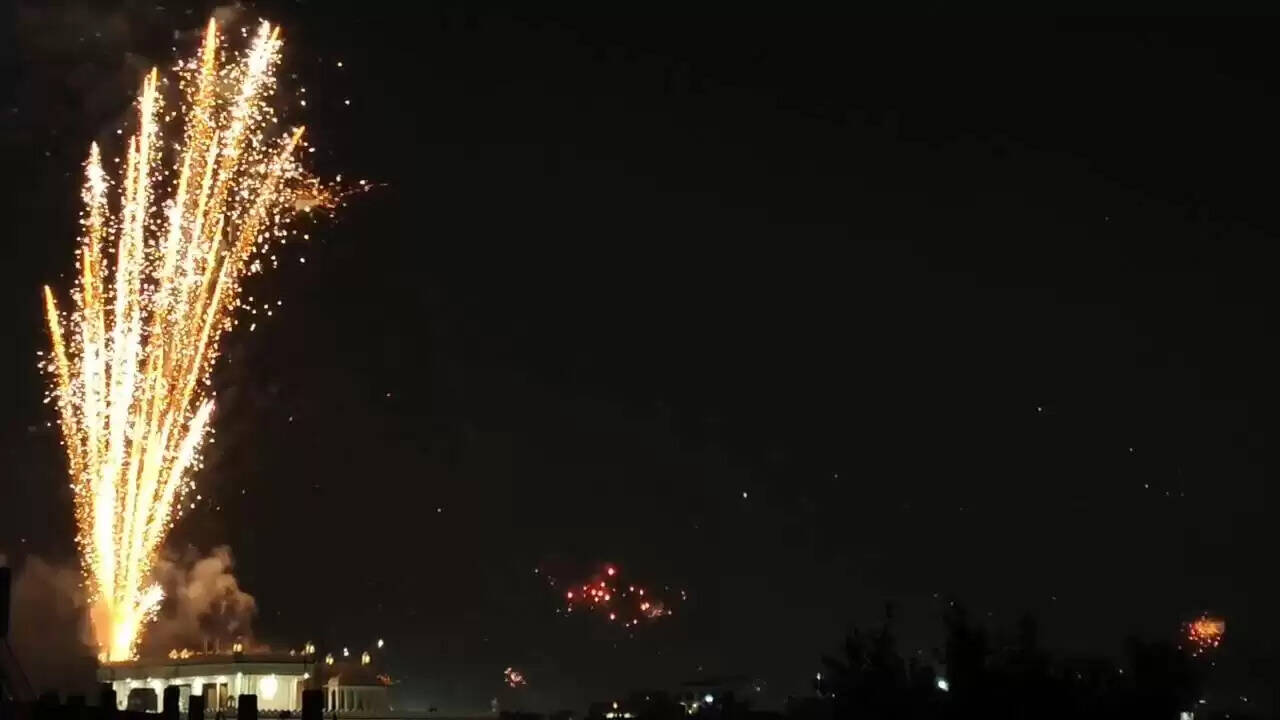 जयपुर में मकर संक्रांति की शाम हवाई फायरिंग, वीडियो में देखें छत पर आकर गिरी गोली, युवक बाल-बाल बचा