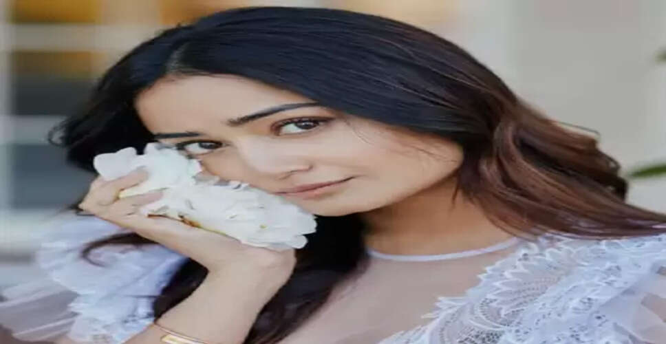 मैं मुक्का मारूं या किस करूं... एक्ट्रेस त्रिधा चौधरी ने बताया कपिल शर्मा संग काम का अनुभव