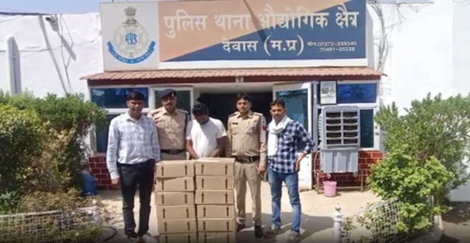 देवास में अवैध शराब के खिलाफ बड़ी कार्रवाई, 14 पेटी शराब और एक कार जब्त