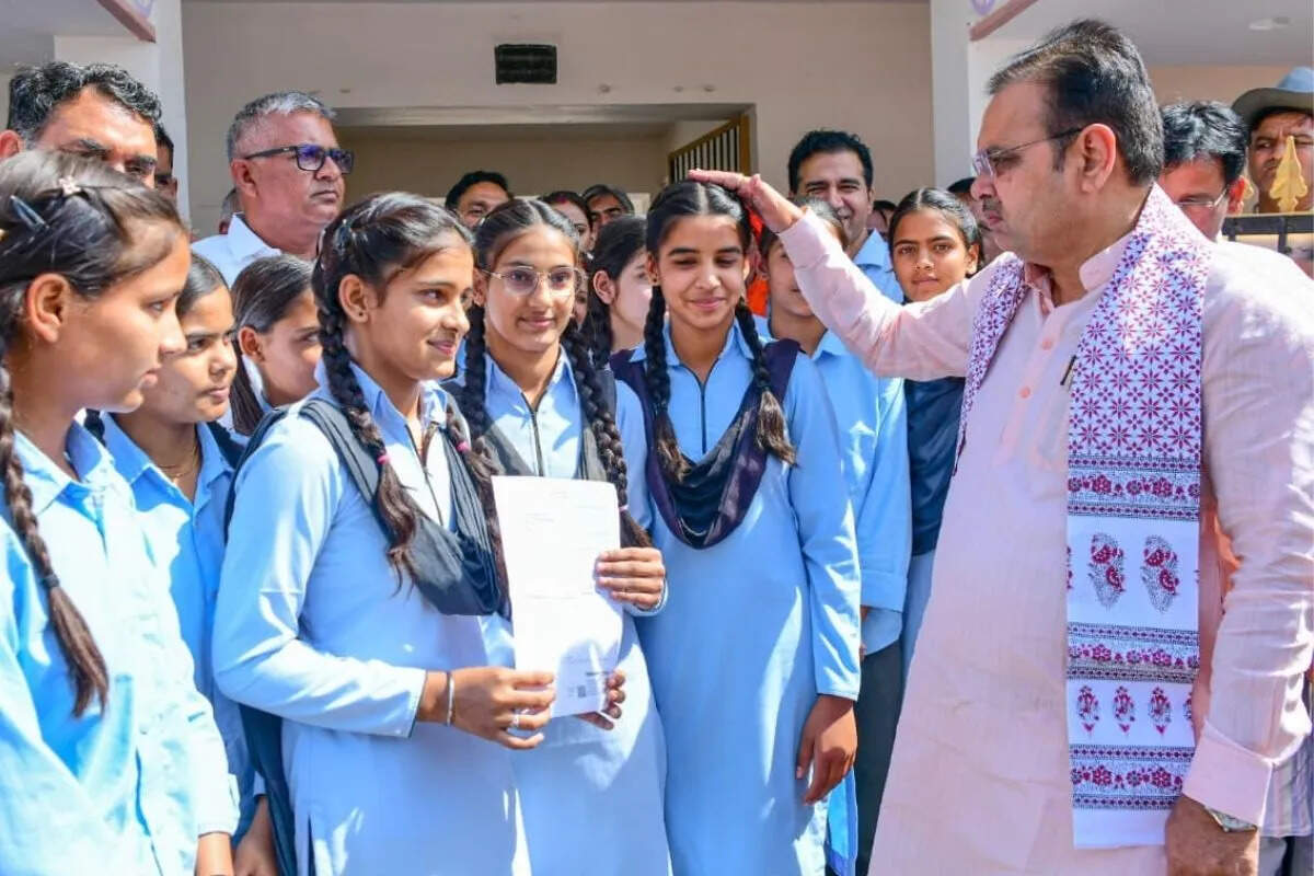 न ज्ञापन- न प्रदर्शन, सीएम भजनलाल ने ‘हाथों-हाथ’ पूरी की बेटियों की ये बड़ी मांग