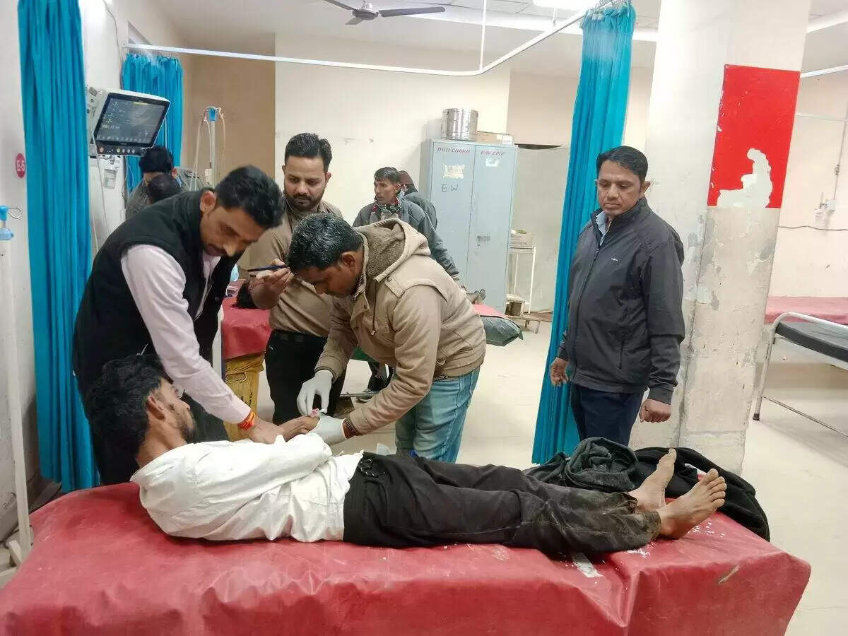 चूरू में सरसों के खेत में छिपे तेंदुए का हमला, वी​डियो में जानें दो युवकों को किया बुरी तरह घायल, एक की हालत गंभीर