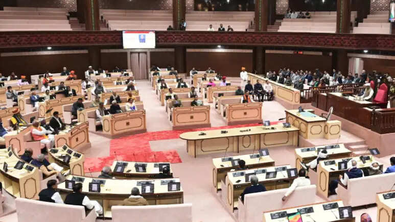 राजस्थान विधानसभा में अनुकंपा नियुक्ति का मुद्दा गरमा गया; मंत्री बोले — नियम में केवल दिव्यांग होने पर ही नौकरी