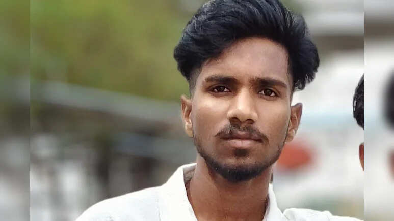 भरतपुर में भीषण सड़क हादसा: अनियंत्रित वैन गेट से टकराई, युवक की मौत