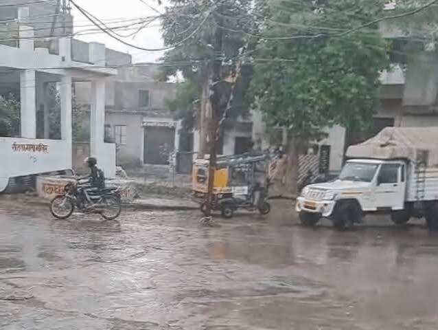 पाली में अचानक बदला मौसम, तेज बारिश से सड़कें हुईं तर; वीडियो में जाने 17 सितंबर तक बारिश का अलर्ट
