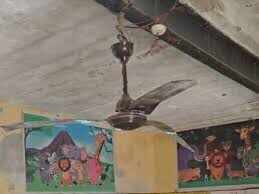 बाड़मेर स्कूल में पंखा गिरने से दो बच्चे घायल, फुटेज में देंखे अस्पताल में भर्ती