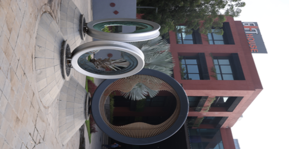 गुजरात: 'गिफ्ट सिटी' भारत का पहला वैश्विक वित्तीय और आईटी हब बनकर उभरा