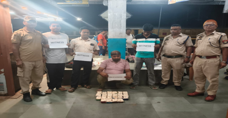 असम : बदरपुर रेलवे स्टेशन पर 55 लाख रुपए से अधिक की हेरोइन बरामद, एक तस्कर गिरफ्तार