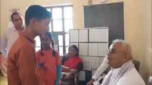 भरतपुर में शिक्षकों का विरोध: जिला शिक्षा अधिकारी कार्यालय के बाहर ‘सद्बुद्धि यज्ञ’, वीडियो में जाने गर्मियों की छुट्टियों में कटौती पर नाराजगी