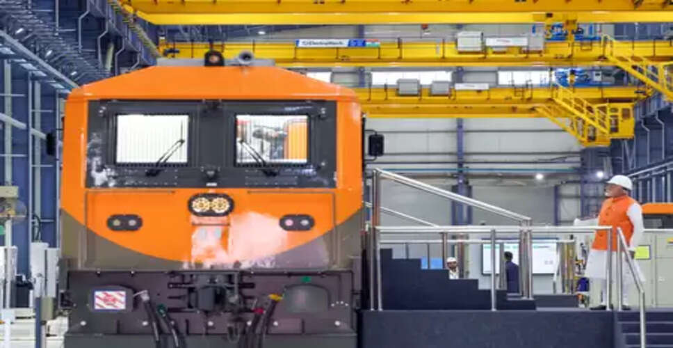 भारतीय रेलवे ने वित्त वर्ष 26 में नेटवर्क विस्तार के लिए 100 परियोजनाएं स्वीकृत कीं, 1.53 लाख करोड़ रुपए का निवेश होगा: केंद्र