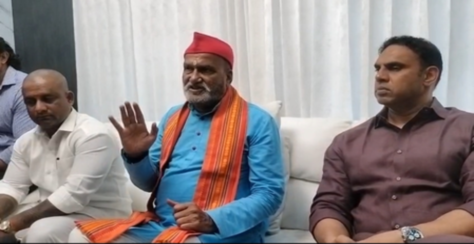 कर्नाटक हिजाब विवाद: श्री राम सेना एक जून से स्कूलों और कॉलेजों में बांटेगी भगवा गमछा