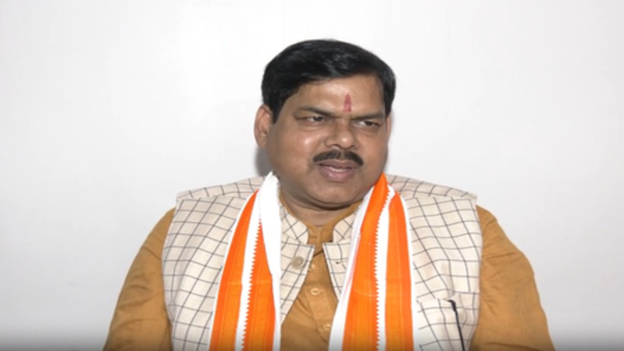 युवाओं को केवल आवेदन करने की जरूरत है, न कि आंदोलन: मिथिलेश तिवारी