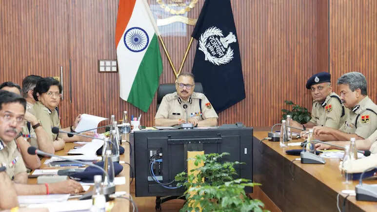 पुलिस मुख्यालय में अपराध समीक्षा बैठक, DGP ने कानून-व्यवस्था पर दिए सख्त निर्देश