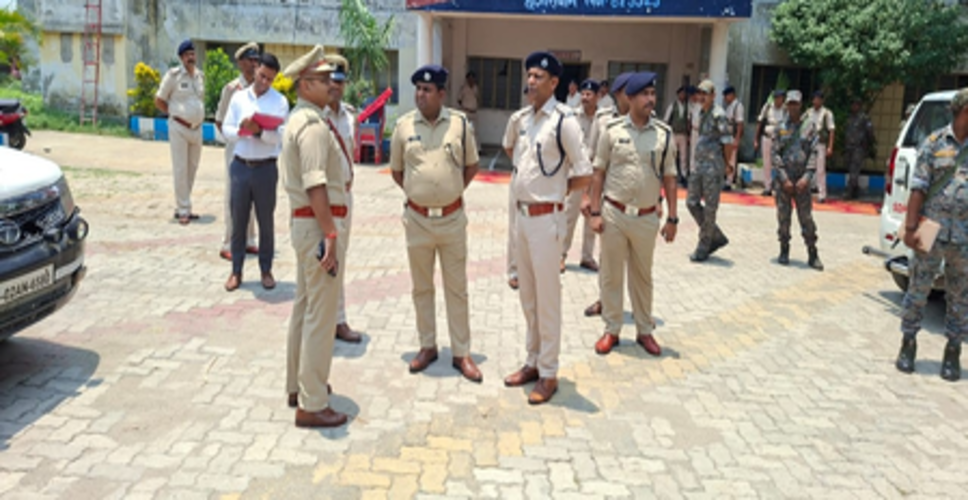 झारखंड के हजारीबाग में पुलिस के विशेष ऑपरेशन में 77 अपराधी और वारंटी गिरफ्तार