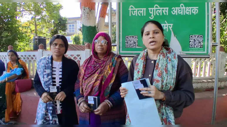 दिल्ली में वीजा की जगह एजेंसी ने दे द‍िया अप्‍लाई फार्म, सऊदी पहुंची तो पकड़ी गईं मां-बेटी