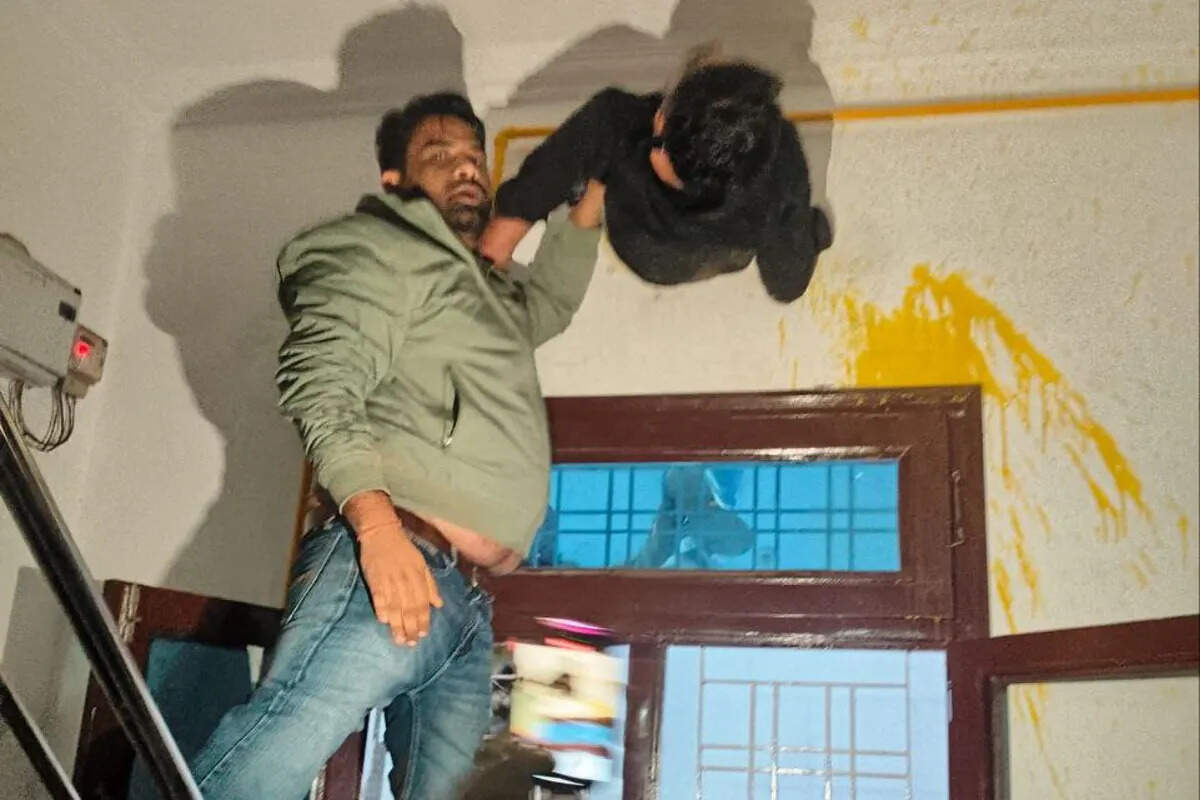 कोटा: चोरी की साजिश रच रहा युवक खुद अपने ही जाल में फंस गया, रोशनदान में अटका