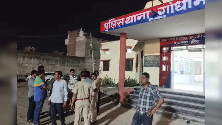अश्लील वीडियो वायरल कर पति को ब्लैकमेल करने का मामला, पत्नी गिरफ्तार