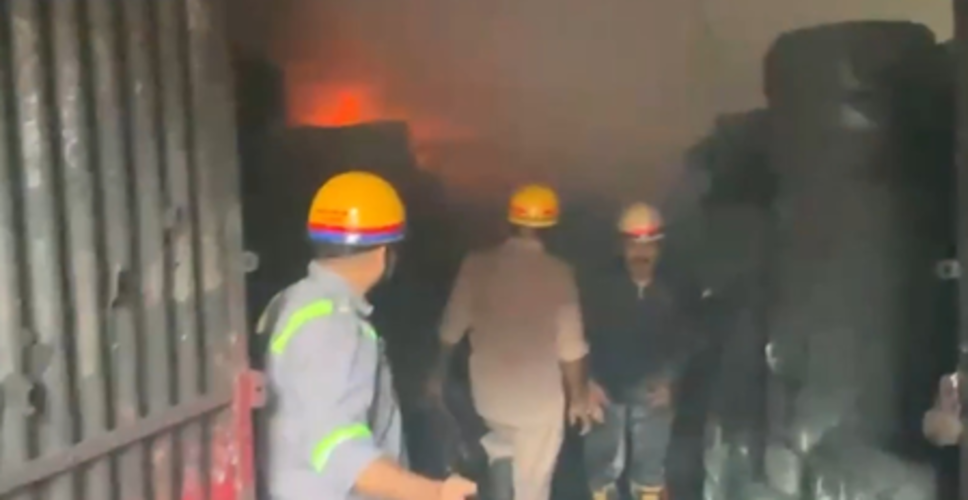 गाजियाबाद: साहिबाबाद की टायर रबर फैक्ट्री में भीषण आग, दमकल विभाग ने पाया काबू