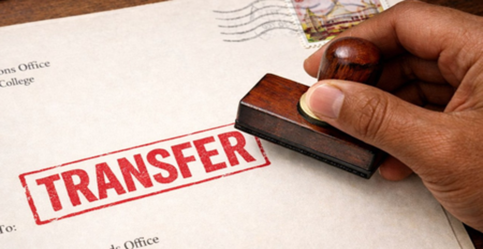 बंगाल चुनाव: आचार संहिता लागू होते ही चुनाव आयोग ने अधिकारियों के तबादलों पर लगाई रोक