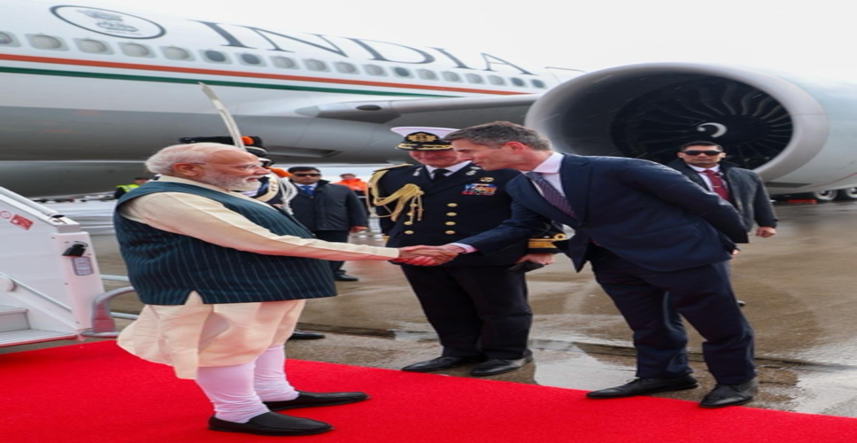 पीएम मोदी पहुंचे नीदरलैंड, आधिकारिक दौरे पर प्रधानमंत्री किंग, विलेम-अलेक्जेंडर से करेंगे मुलाकात