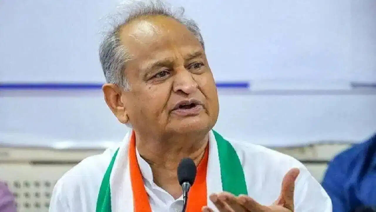 ईंधन और एलपीजी सप्लाई पर सियासी बयानबाज़ी तेज: गहलोत ने उठाए सवाल, जोधपुर में कमी का दावा