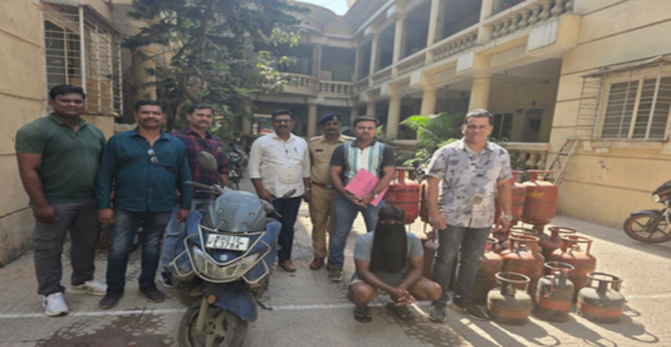 मुंबई: गैस सिलेंडर चोरी करने वाले गिरोह के तीन आरोपी गिरफ्तार, 45 सिलेंडर और 3 बाइक बरामद