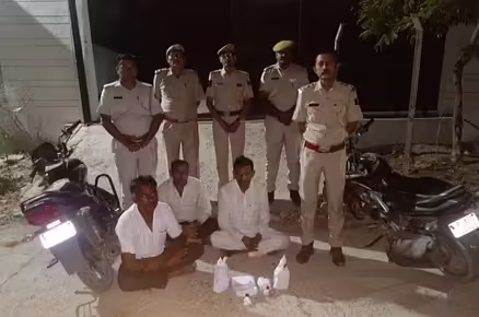 Jalore में पुलिस ने डेढ़ किलो अफीम दूध किया बरामद, 95 हजार रुपये नकद भी किया जब्त, तीन आरोपी गिरफ्तार