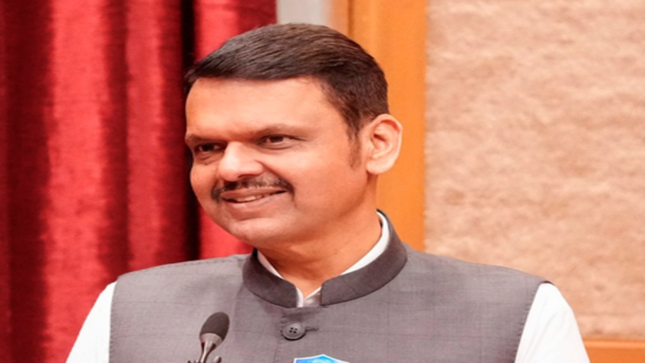 महाराष्ट्र: सीएम फडणवीस का एफडीए को सख्त निर्देश, गणेशोत्सव के दौरान प्रसाद में न हो मिलावट