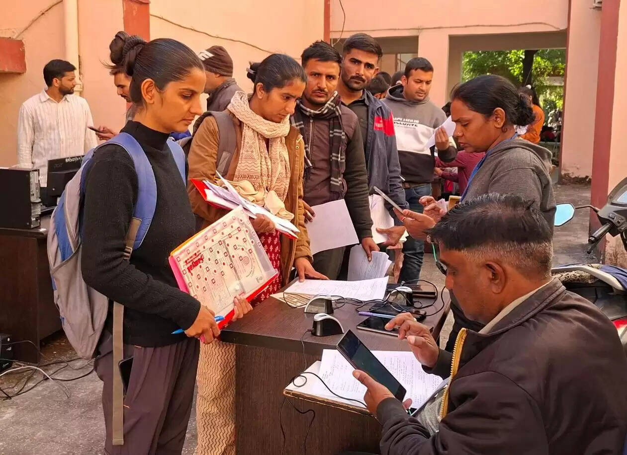 पटवार प्रतियोगी परीक्षा-2025: अजमेर में शुरू हुआ डॉक्यूमेंट वेरिफिकेशन, फुटेज में जानें 8 दिन में जांचे जाएंगे 7410 उम्मीदवार