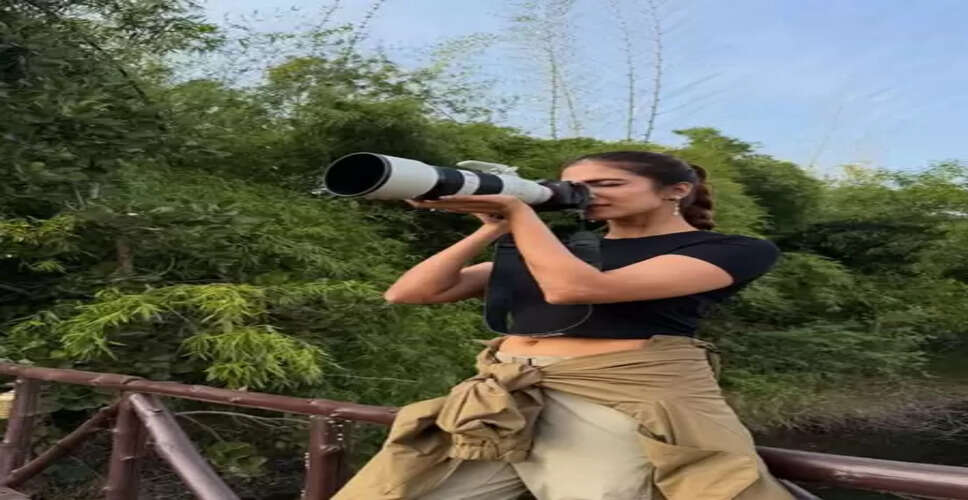 ताडोबा में मालविका मोहनन का खास सफर, बाघों की तस्वीरें खींच बोलीं- 'दिल खुश हो गया '